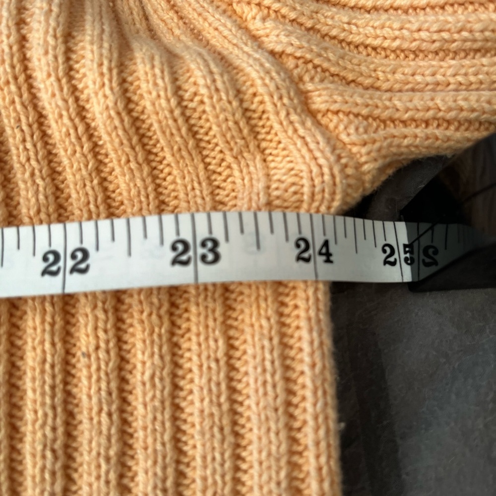 H & M peach colored oversized cropped sweater - Picture 5 of 7